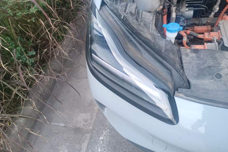 Used Wuling Bingo PLUS 2024 510 km Range 5-Seater Version Right Front Headlight