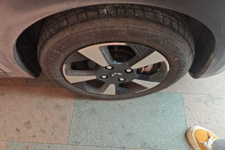 Used Wuling Bingo PLUS 2024 330 km Range Five-Seater Version Right Front Wheel Hub