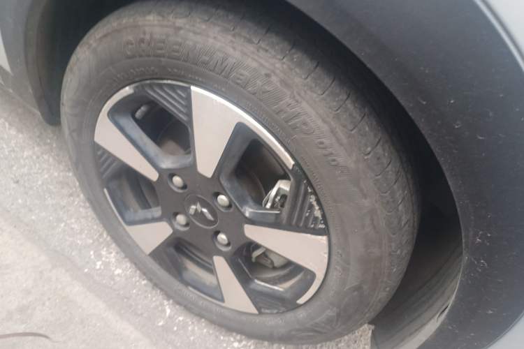 Used Wuling Bingo PLUS 2024 510 km Range 5-Seater Version Right Front Wheel Hub