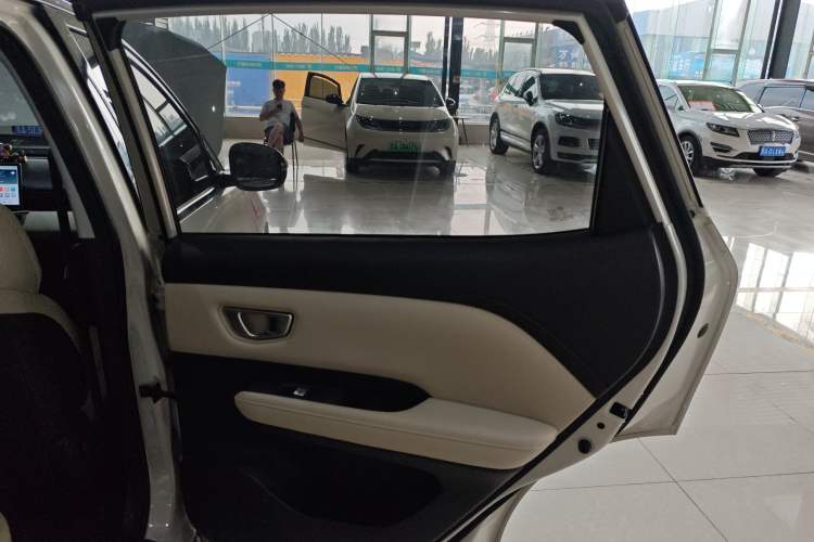 Used Wuling Bingo PLUS 2024 330 km Range Five-Seater Version Right Rear Door Interior