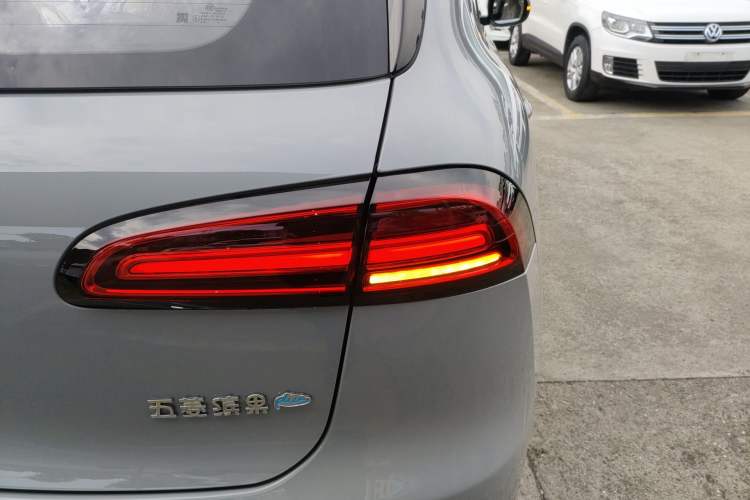 Used Wuling Bingo PLUS 2024 401 km Range 5-Seater Version Right Rear Taillight