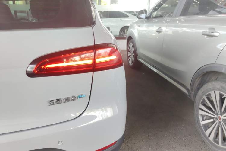 Used Wuling Bingo PLUS 2024 510 km Flagship Edition Four-Seater Version Right Rear Taillight