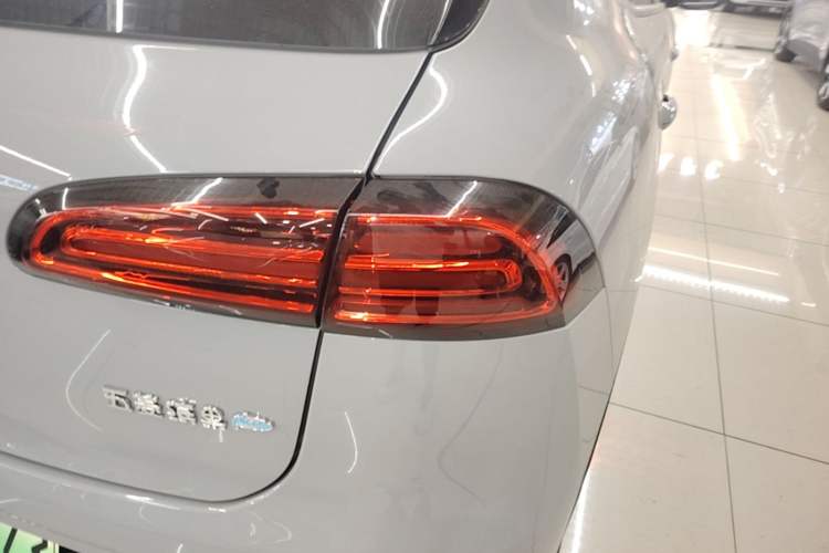 Used Wuling Bingo PLUS 2024 510 km Range 5-Seater Version Right Rear Taillight