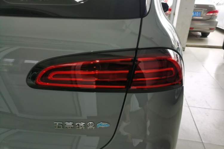 Used Wuling Bingo PLUS 2024 330 km Range Five-Seater Version Right Rear Taillight