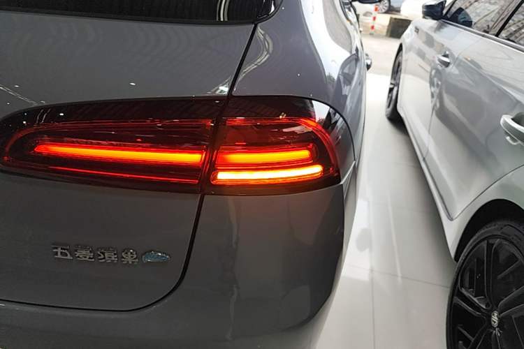 Used Wuling Bingo PLUS 2024 401 km Flagship Edition Four-Seater Version Right Rear Taillight