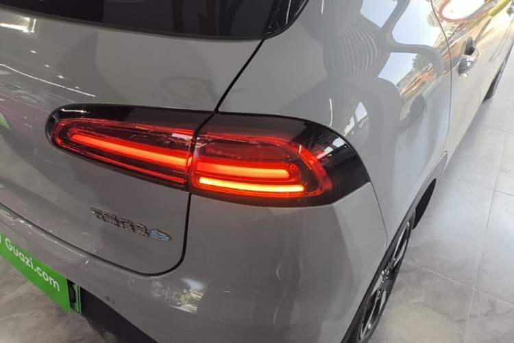 Used Wuling Bingo PLUS 2024 401 km Range 5-Seater Version Right Rear Taillight