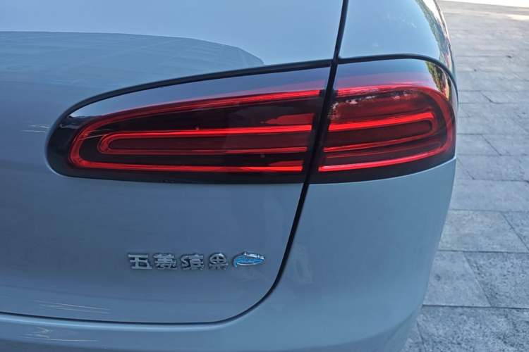Used Wuling Bingo PLUS 2024 330 km Range Five-Seater Version Right Rear Taillight
