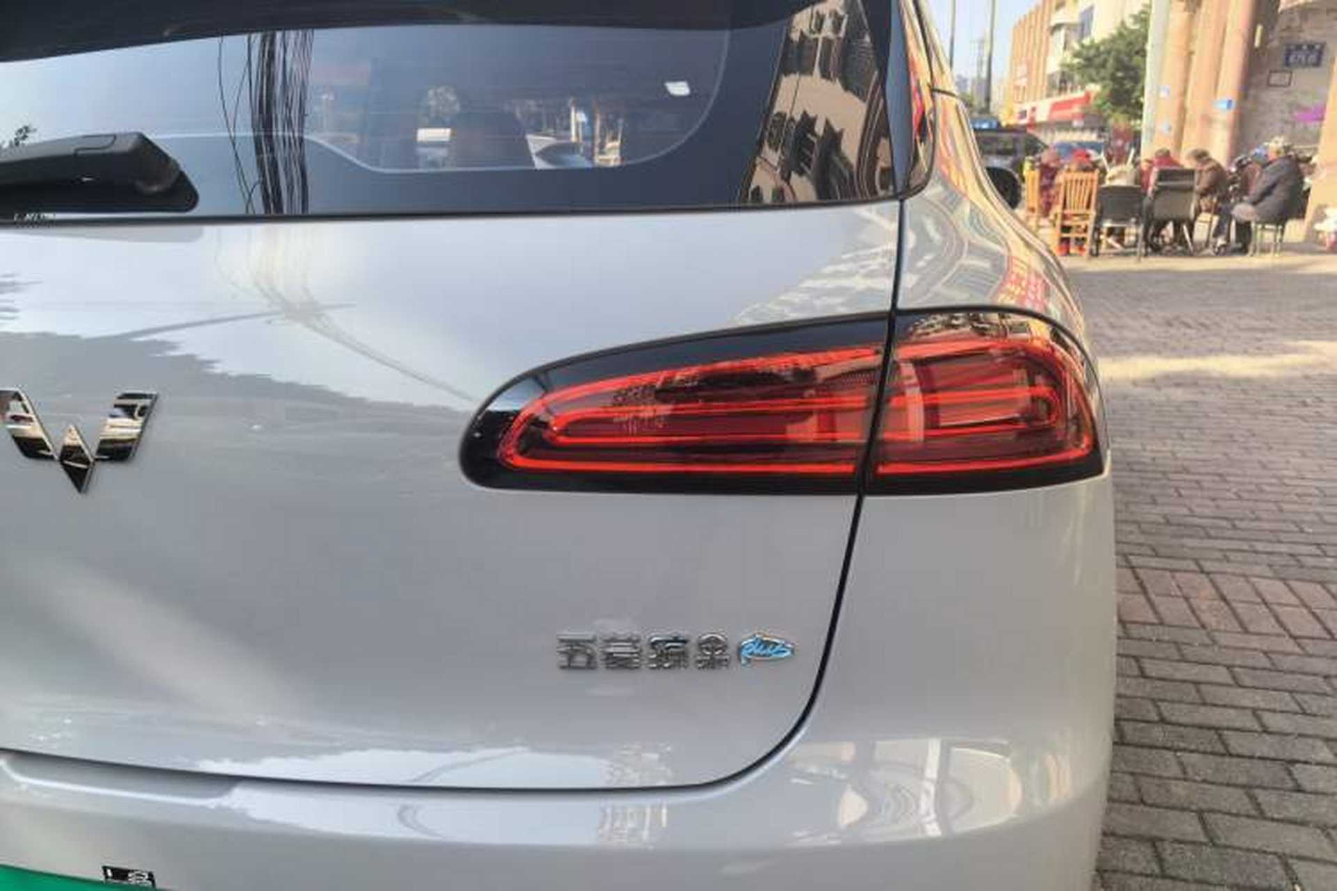 Used Wuling Bingo PLUS 2024 330 km Range Five-Seater Version Right Rear Taillight