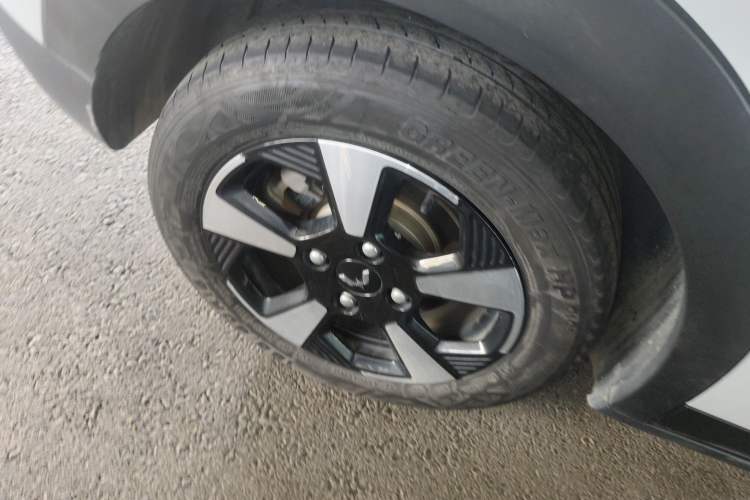 Used Wuling Bingo PLUS 2024 510 km Flagship Edition Four-Seater Version Right Rear Wheel Hub