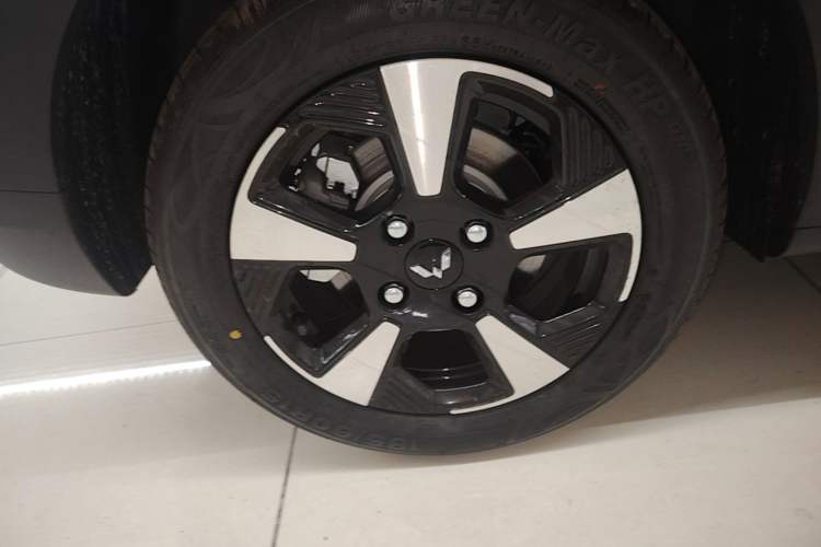 Used Wuling Bingo PLUS 2024 510 km Range 5-Seater Version Right Rear Wheel Hub