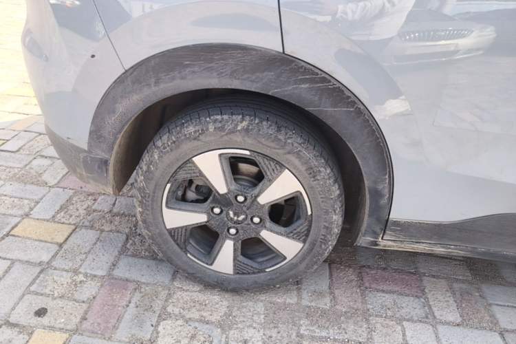 Used Wuling Bingo PLUS 2024 510 km Flagship Edition Four-Seater Version Right Rear Wheel Hub