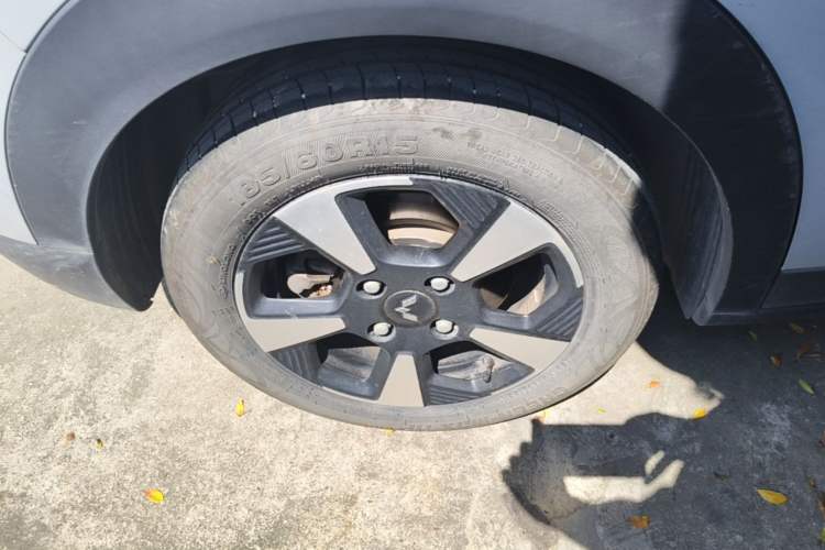 Used Wuling Bingo PLUS 2024 510 km Flagship Edition Four-Seater Version Right Rear Wheel Hub