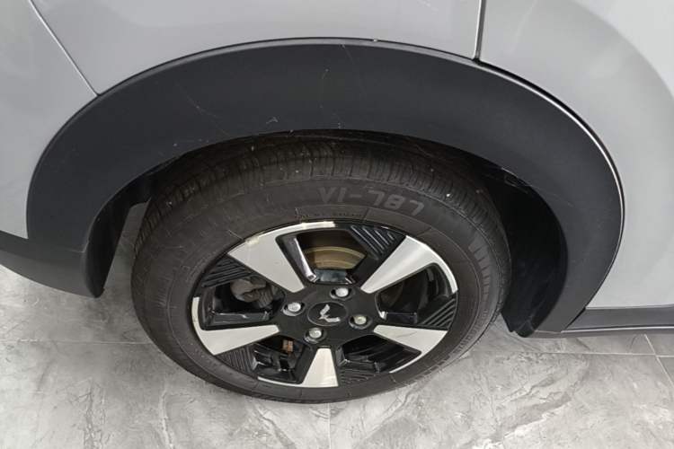 Used Wuling Bingo PLUS 2024 401 km Range 5-Seater Version Right Rear Wheel Hub