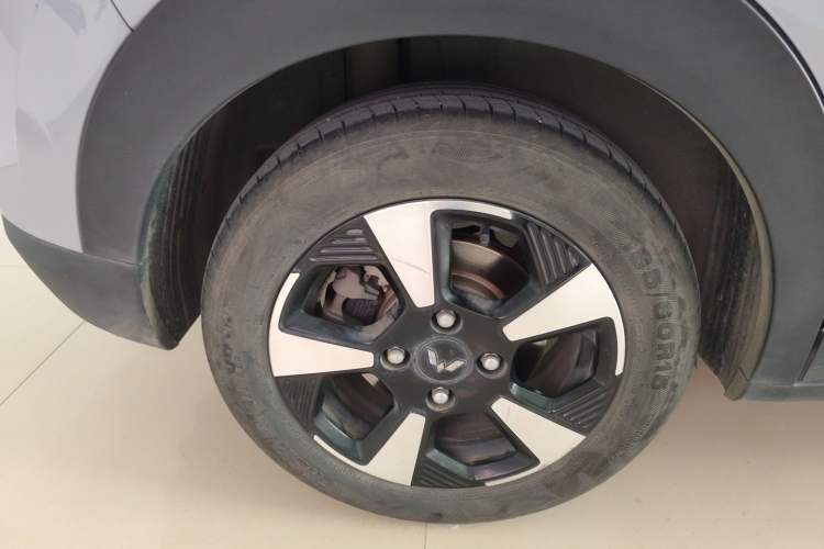 Used Wuling Bingo PLUS 2024 510 km Flagship Edition Four-Seater Version Right Rear Wheel Hub