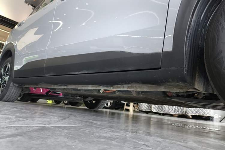 Used Wuling Bingo PLUS 2024 401 km Range 5-Seater Version Right Side Sill