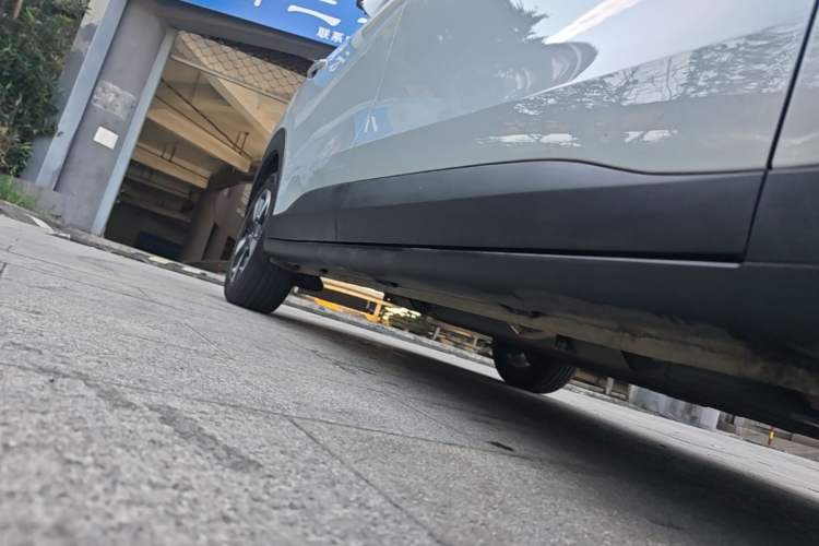 Used Wuling Bingo PLUS 2024 330 km Range Five-Seater Version Right Side Sill