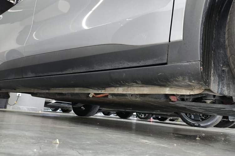 Used Wuling Bingo PLUS 2024 401 km Range 5-Seater Version Right Side Sill