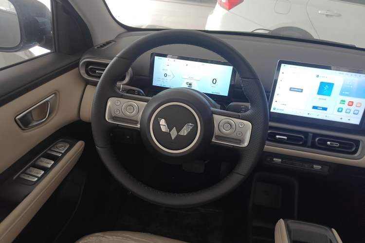 Used Wuling Bingo PLUS 2024 330 km Range Five-Seater Version Steering Wheel