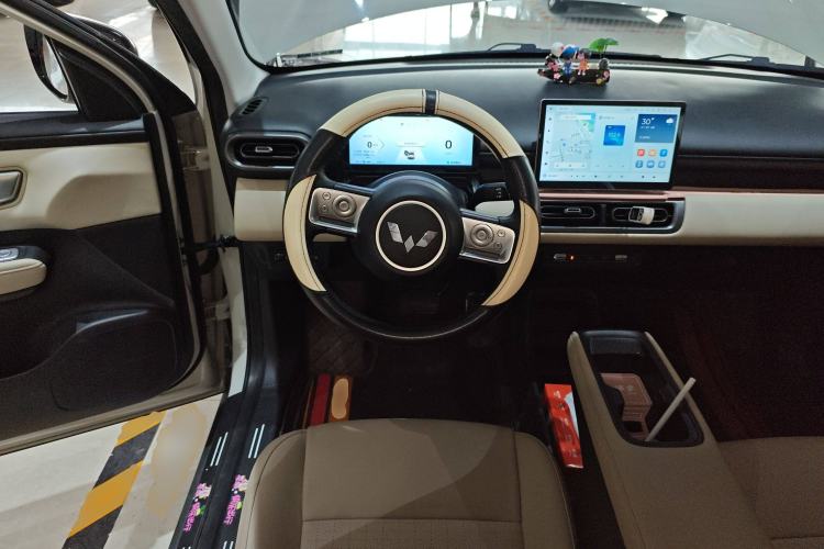 Used Wuling Bingo PLUS 2024 330 km Range Five-Seater Version Steering Wheel