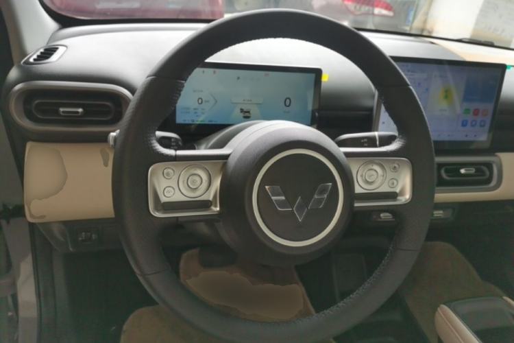 Used Wuling Bingo PLUS 2024 330 km Range Five-Seater Version Steering Wheel
