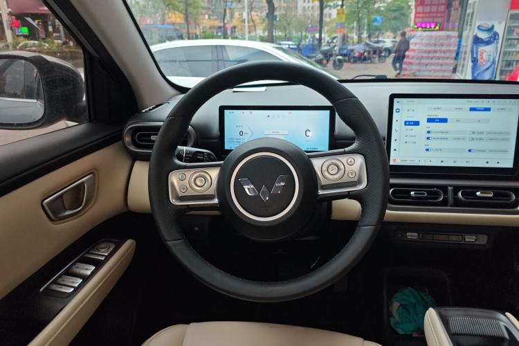 Used Wuling Bingo PLUS 2024 330 km Range Five-Seater Version Steering Wheel