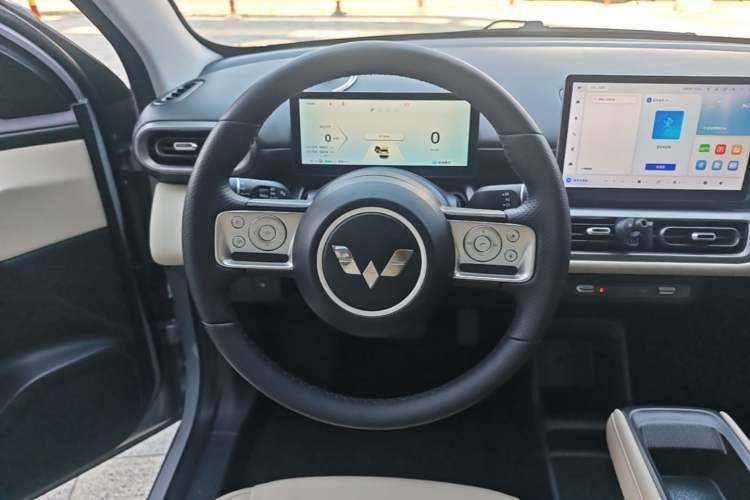 Used Wuling Bingo PLUS 2024 330 km Range Five-Seater Version Steering Wheel