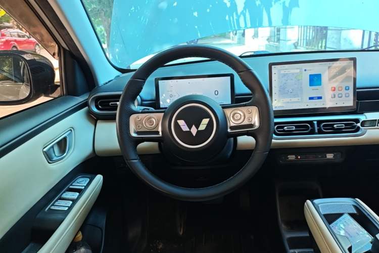 Used Wuling Bingo PLUS 2024 330 km Range Five-Seater Version Steering Wheel