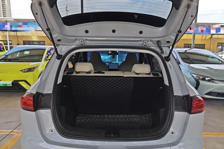 Used Wuling Bingo PLUS 2024 330 km Range Five-Seater Version Trunk