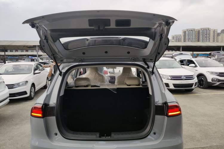 Used Wuling Bingo PLUS 2024 401 km Range 5-Seater Version Trunk