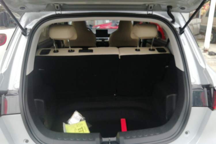 Used Wuling Bingo PLUS 2024 510 km Range 5-Seater Version Trunk