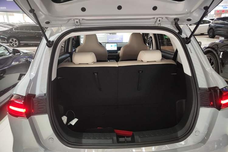 Used Wuling Bingo PLUS 2024 510 km Flagship Edition Four-Seater Version Trunk