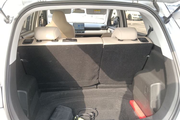 Used Wuling Bingo PLUS 2024 330 km Range Five-Seater Version Trunk
