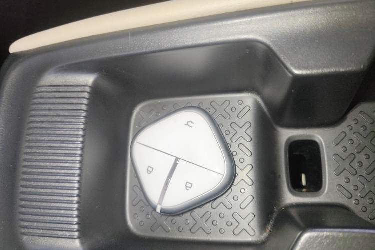 Used Wuling Bingo PLUS 2024 510 km Flagship Edition Four-Seater Version Vehicle Key