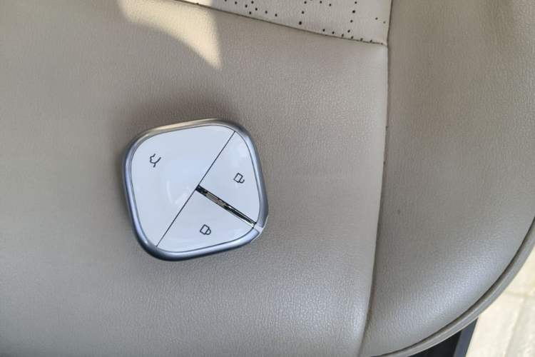Used Wuling Bingo PLUS 2024 510 km Flagship Edition Four-Seater Version Vehicle Key