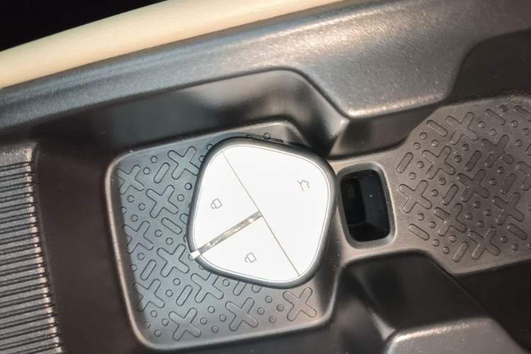 Used Wuling Bingo PLUS 2024 401 km Range 5-Seater Version Vehicle Key