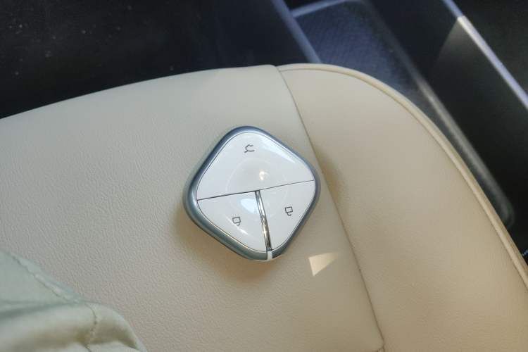 Used Wuling Bingo PLUS 2024 510 km Flagship Edition Four-Seater Version Vehicle Key