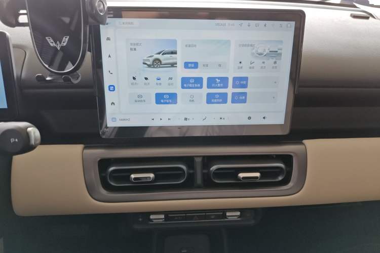 Used Wuling Bingo PLUS 2024 330 km Range Five-Seater Version Audio And AC Panel
