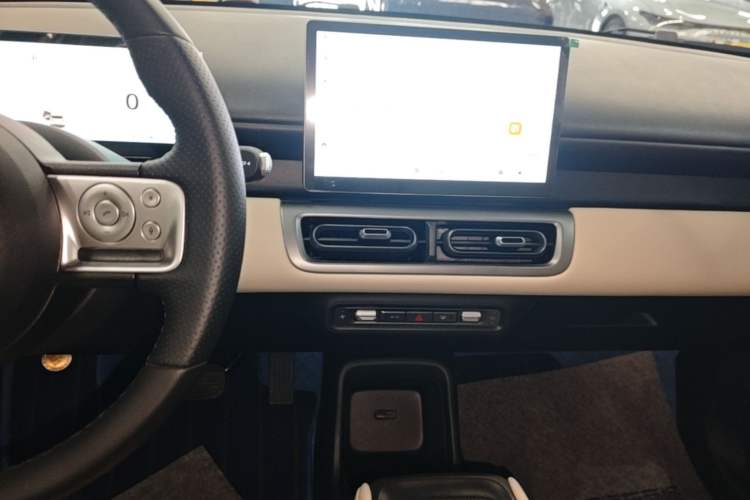 Used Wuling Bingo PLUS 2024 401 km Range 5-Seater Version Audio And AC Panel