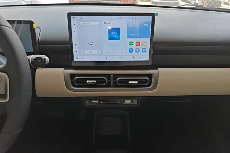 Used Wuling Bingo PLUS 2024 510 km Range 5-Seater Version Audio And AC Panel