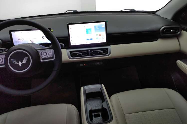 Used Wuling Bingo PLUS 2024 330 km Range Five-Seater Version Audio And AC Panel