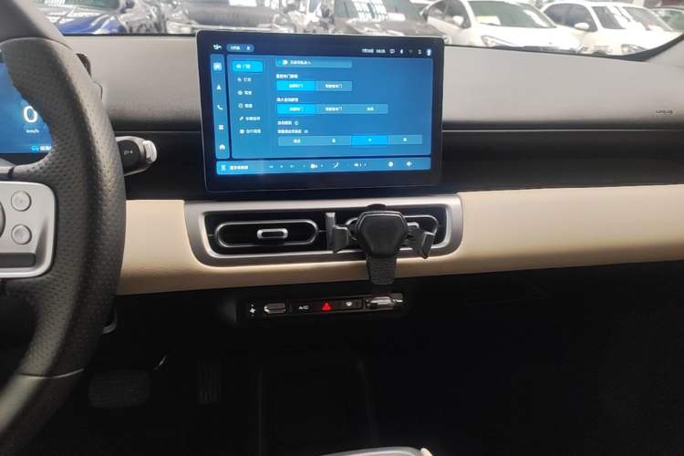 Used Wuling Bingo PLUS 2024 330 km Range Five-Seater Version Audio And AC Panel