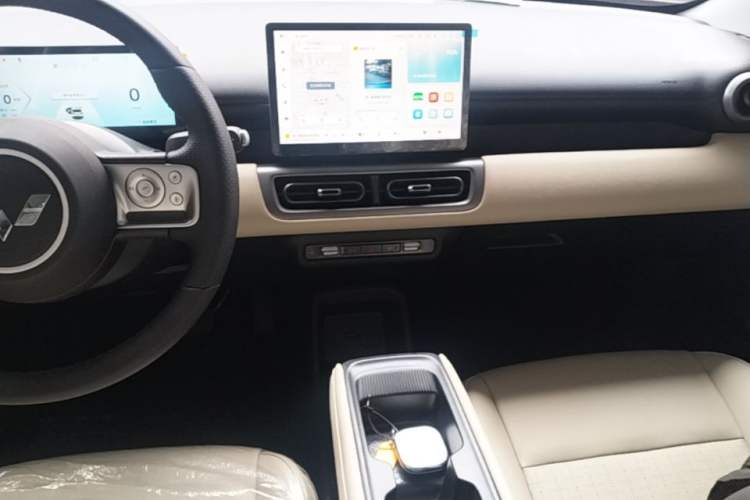 Used Wuling Bingo PLUS 2024 330 km Range Five-Seater Version Audio And AC Panel