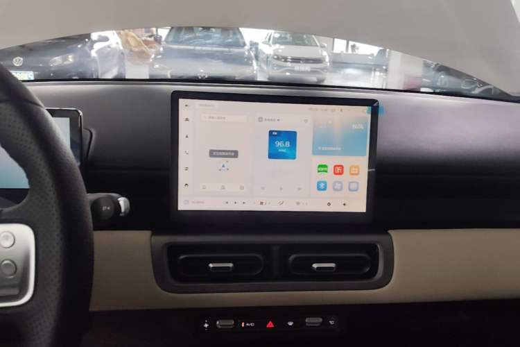 Used Wuling Bingo PLUS 2024 330 km Range Five-Seater Version Audio And AC Panel