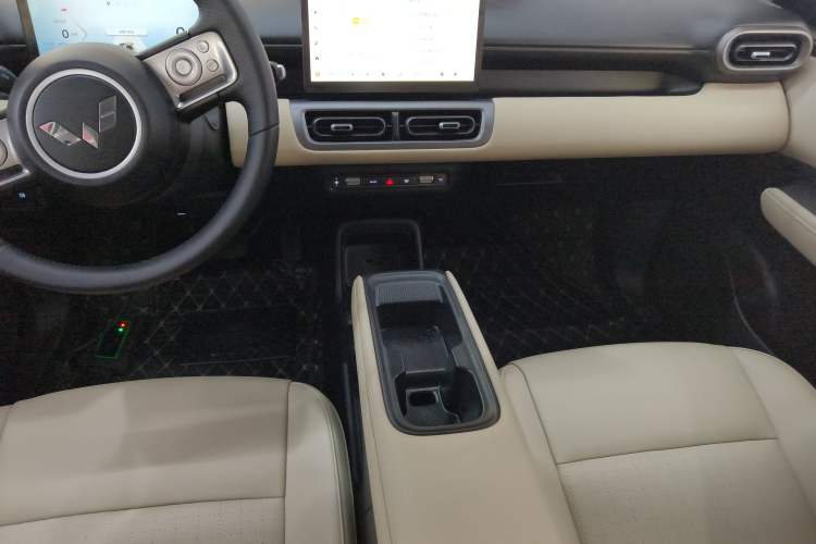 Used Wuling Bingo PLUS 2024 510 km Range 5-Seater Version Audio And AC Panel