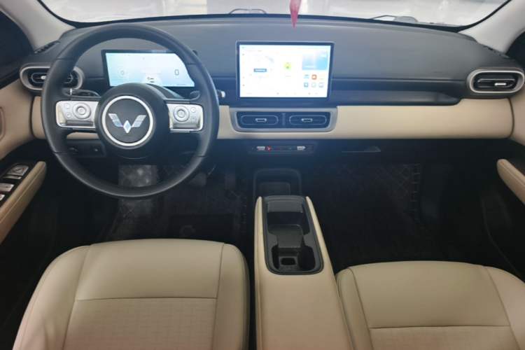 Used Wuling Bingo PLUS 2024 330 km Range Five-Seater Version Center Console
