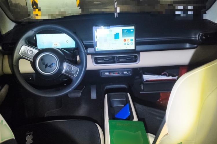Used Wuling Bingo PLUS 2024 330 km Range Five-Seater Version Center Console