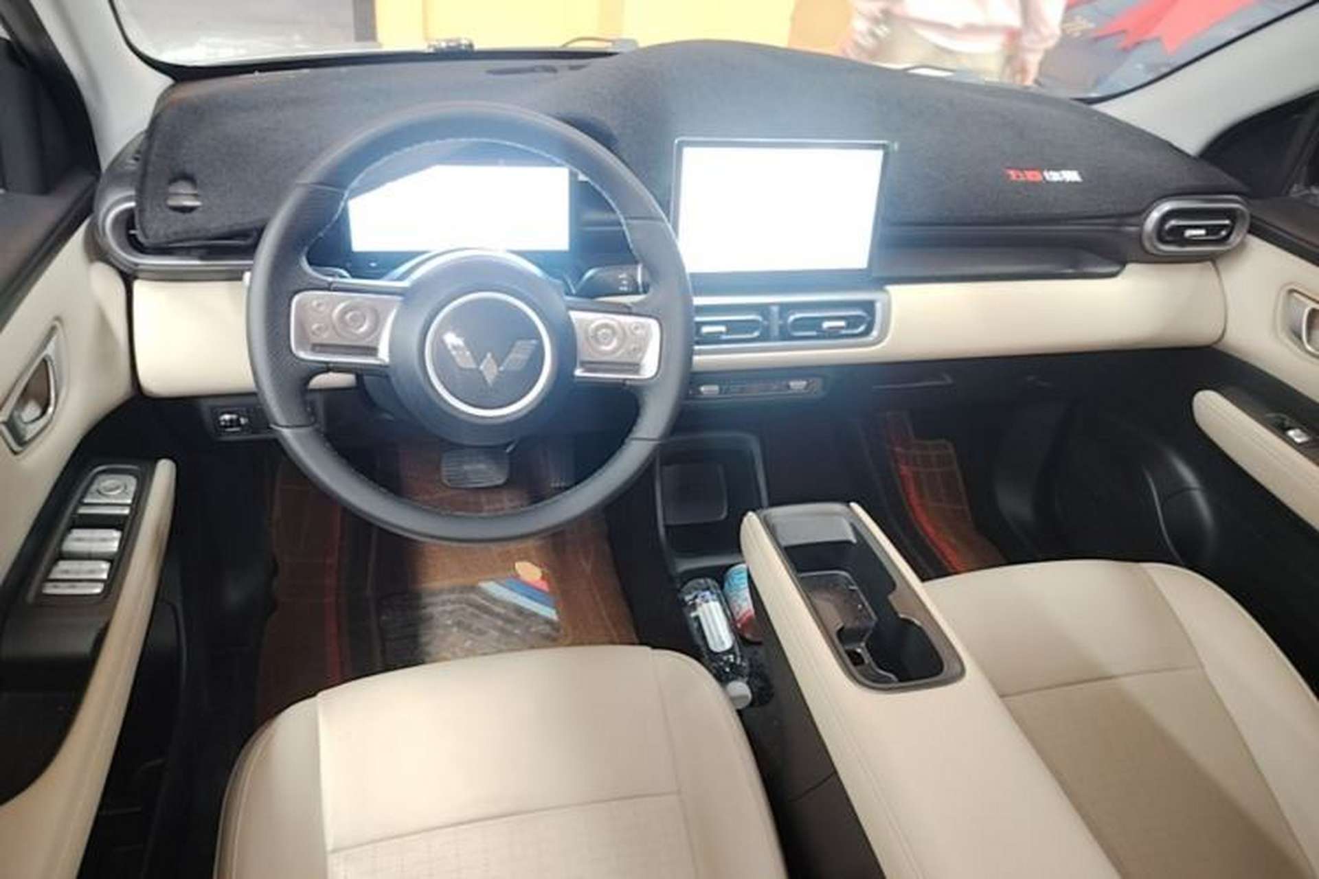Used Wuling Bingo PLUS 2024 330 km Range Five-Seater Version Center Console