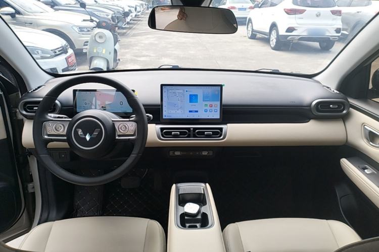 Used Wuling Bingo PLUS 2024 330 km Range Five-Seater Version Center Console