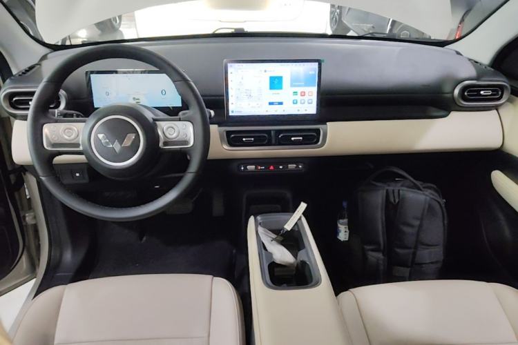 Used Wuling Bingo PLUS 2024 330 km Range Five-Seater Version Center Console