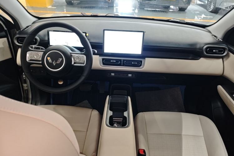 Used Wuling Bingo PLUS 2024 401 km Range 5-Seater Version Center Console